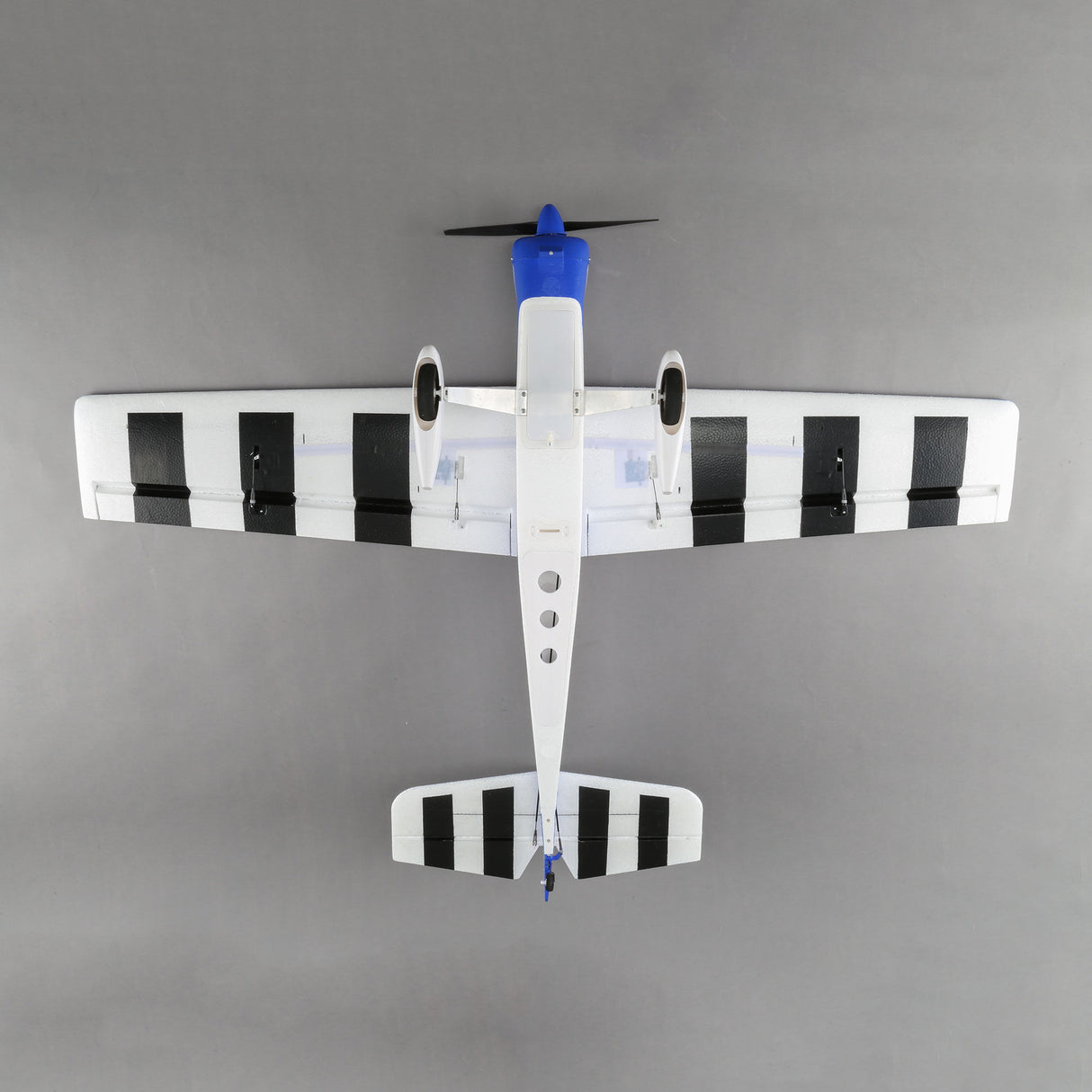 E-FLITE  VALIANT 1.3M