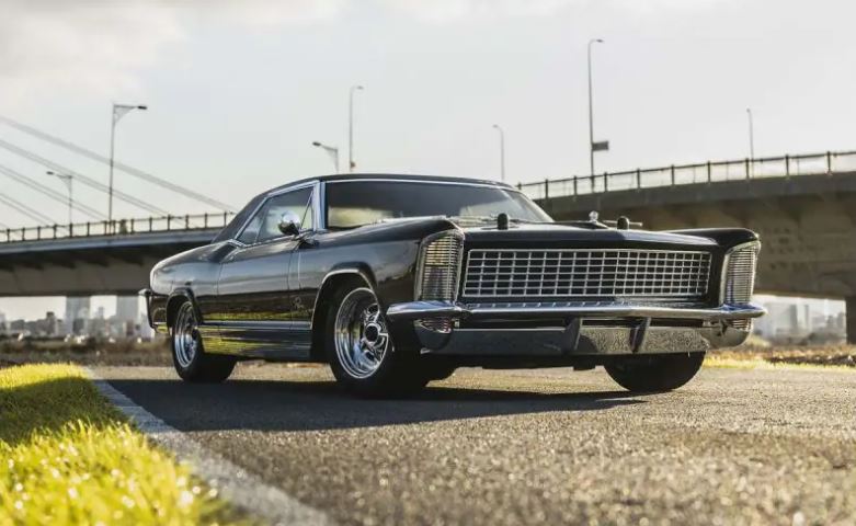 34434T1 KYOSHO 1965 BUICK RIVIERA